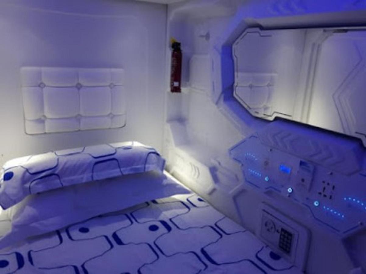 Riccarton Capsule Hotel Kuala Lumpur Exterior foto